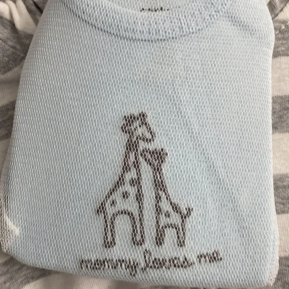 NWT- Carters- 3 piece set- “mommy loves me” Size 3 month